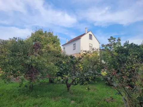 Casa pareada en Agra (Noia)