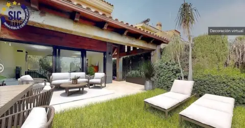 Casa pareada en calle Xaloc