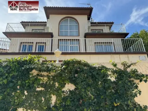 Chalet en Urbanización Almedia