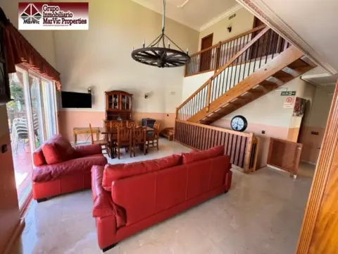 Chalet en Urbanización Almedia