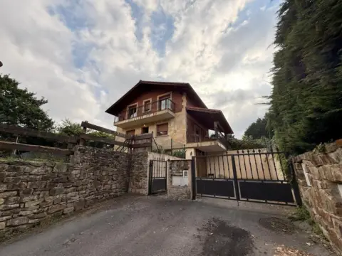 Chalet en Barrio Cereceda, 11