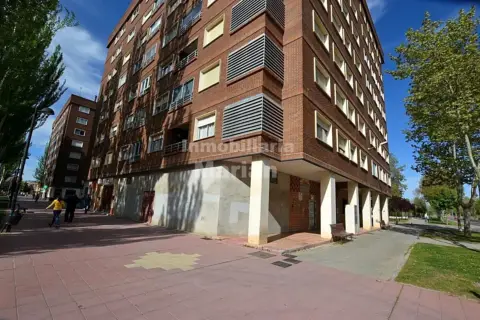 Local comercial en Avenida de Murillo, 9