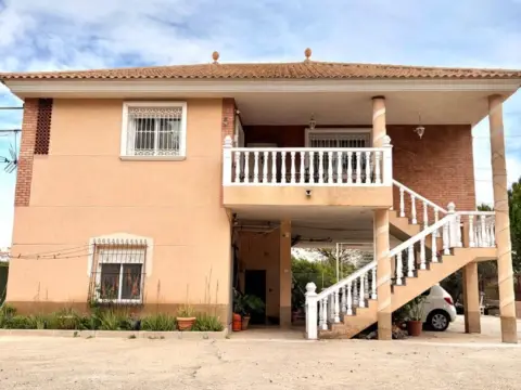 Casa en La Albatalía