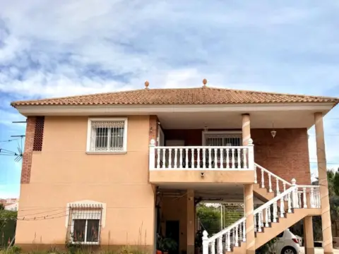 Casa en La Albatalía