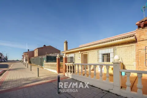 Casa pareada en calle de Pío Basanta, 88