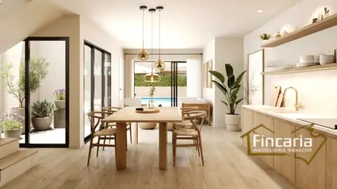 Casa adosada en calle Carrer Sol Naixent