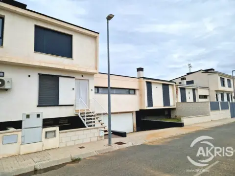 Casa adosada en calle de Navarra