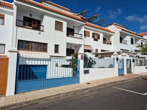 Casa pareada en calle Juan Jose Henriquez