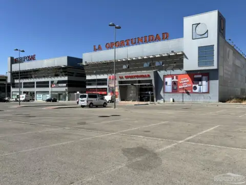 Local comercial en calle de Luisa López Fijo, 1