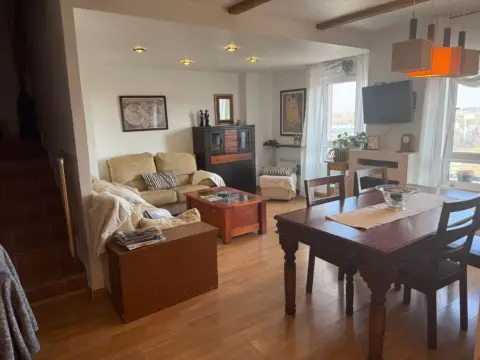 Dúplex en calle de Rebesquina