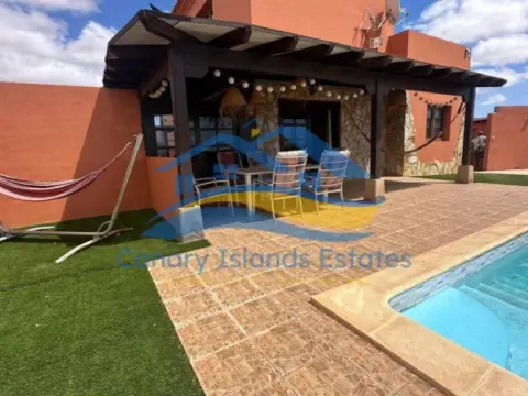 Chalet en calle 60 El Carbon