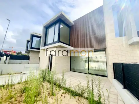 Casa adosada en Camino del Piñeiro