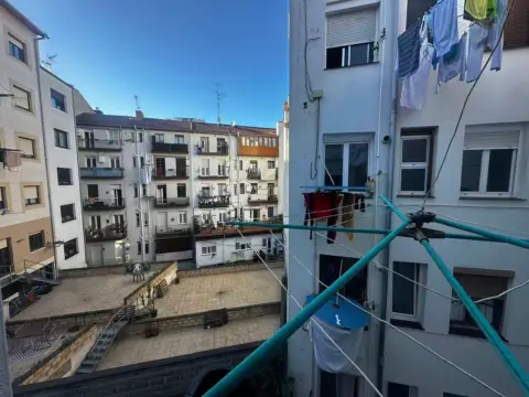 Piso en calle de las Cortes, 1
