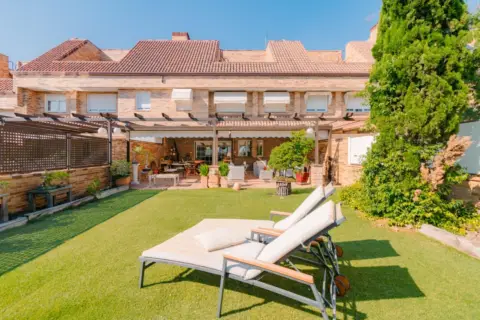 Casa adosada en calle de la Comunidad de Canarias