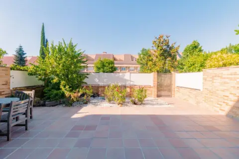 Casa adosada en calle de la Comunidad de Canarias