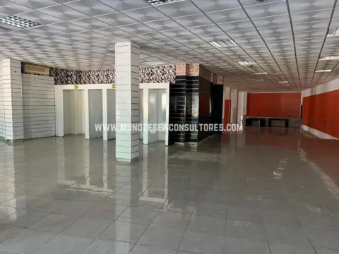 Local comercial en Avenida del Parque