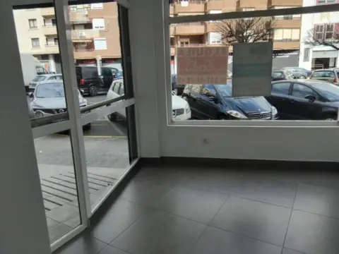 Local comercial en Avenida del Valle