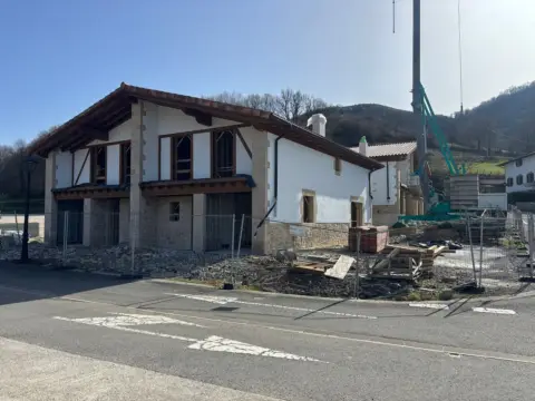 Casa pareada en calle de Uxarrea Auzoa, 33