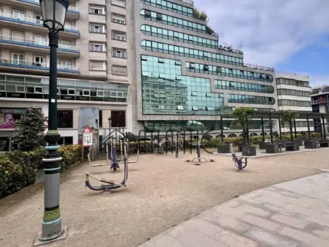 Estudio en calle de la República Argentina, 22