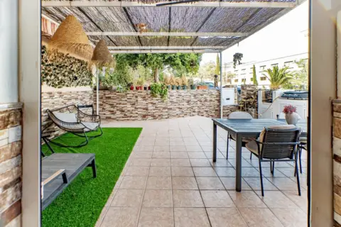 Casa adosada en Avenida de la Envia, 69