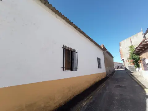 Casa adosada en calle de Cuesta, 1