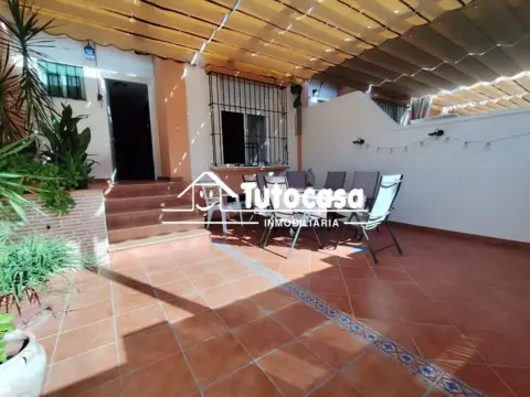 Casa adosada en Arco Norte - Avda España