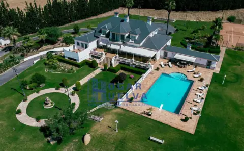 Chalet en calle Finca El Acebuche, nº 35