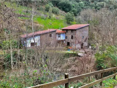 Casa en Barrio de Pesaguero