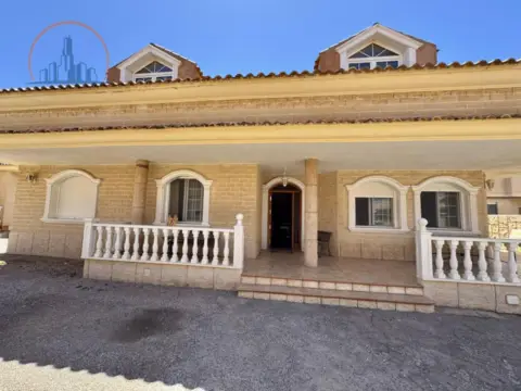 Chalet en calle Nietos Viejos-Ds R.S.Gine