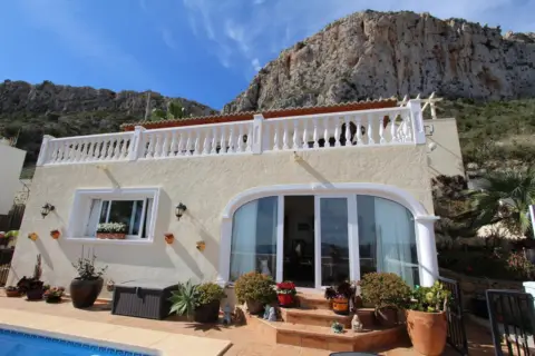 Casa – Calp, Pla Roig, Urbanització Les Cometes