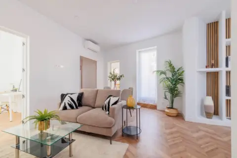 Ático en calle de Moratín