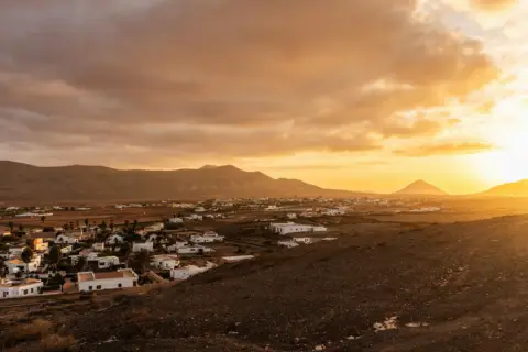 Terreno en calle La Raya