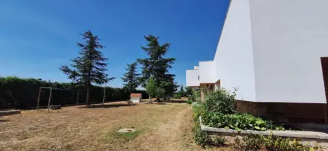 Chalet en Castellanos de Villiquera