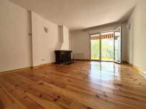 Piso en Avenida de las Rocas