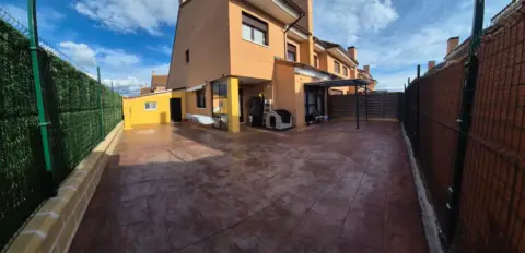 Casa adosada en calle Lagunas De Villafafila