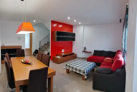 Casa pareada en Carrer Xàtiva