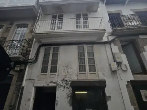 Casa pareada en calle del Almirante Chicarro, 7