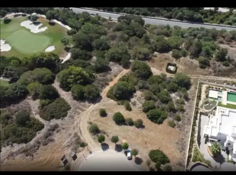 Terreno en calle Sotogrande (C. de Golf)