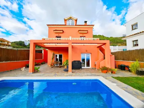 Chalet en calle Getares(Punta Carnero)