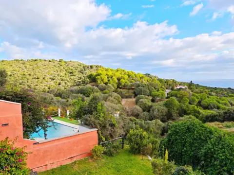 Chalet en calle Getares(Punta Carnero)
