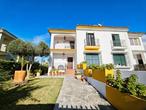 Casa pareada en calle Árbol de la Cigüeña