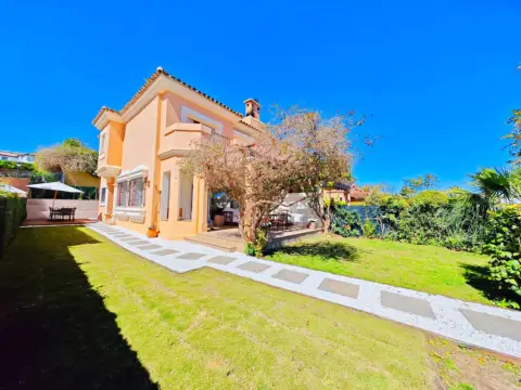 Casa pareada en calle Palmeras de Las