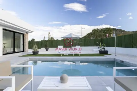 Chalet en Urbanización Coto Riñales