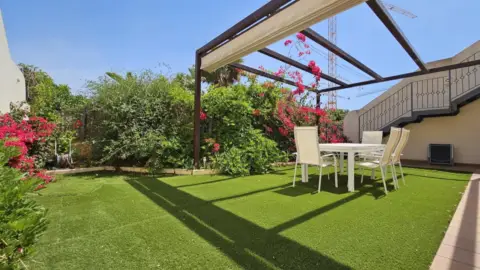 Casa pareada en Barrio de La Concepcion