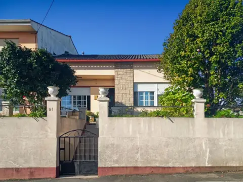 Casa adosada en calle de la Paz
