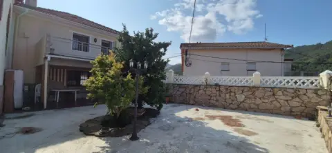 Casa adosada en Otañes-Baltezana-Ontón