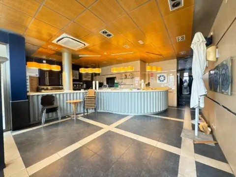 Local comercial en Avenida del Obispo Quesada