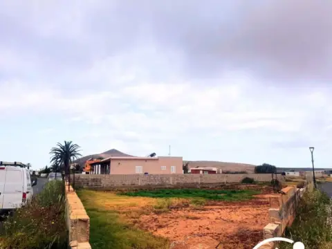 Terreno en calle Henequenes