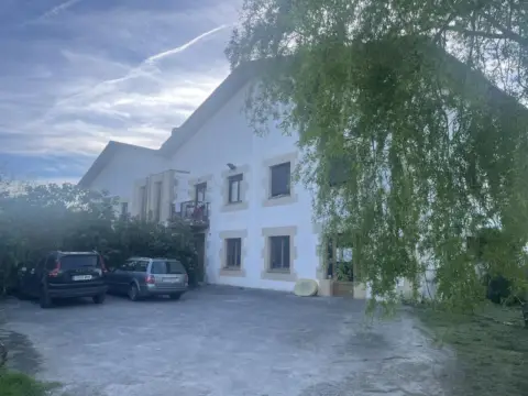 Casa pareada en calle Cristobal Balenciaga