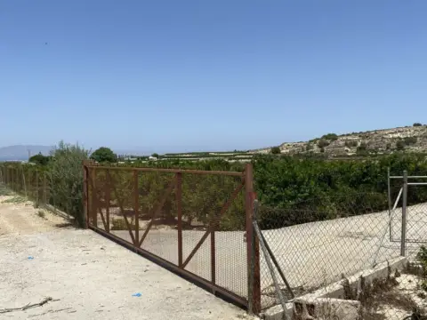 Terreno en calle Paraje El Manantial